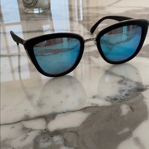 Quay Australia mirrored Sunglasses black